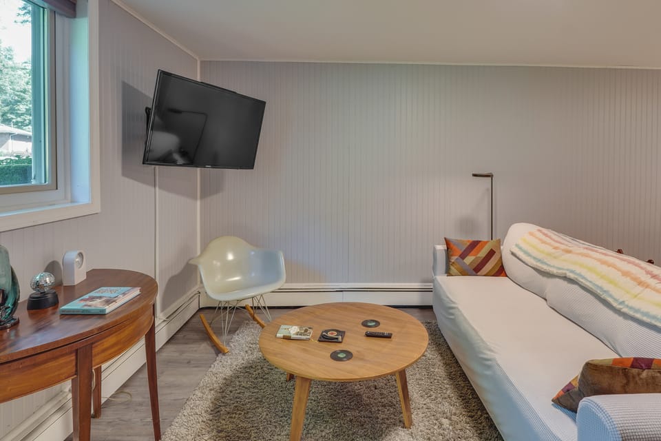 Pet-Friendly Staatsburg Studio - Near State Park Apartment in Hudson Valley