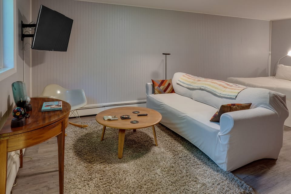 Pet-Friendly Staatsburg Studio - Near State Park Apartment in Hudson Valley