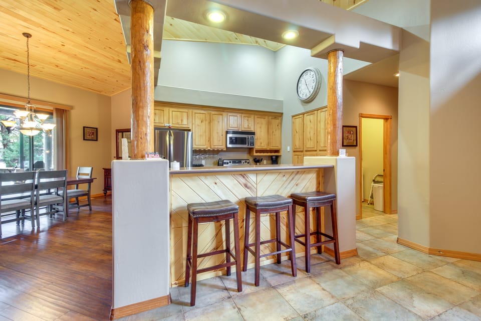 Unwind Fireside: Spacious Torreon Cabin w/ Deck! House in Show Low