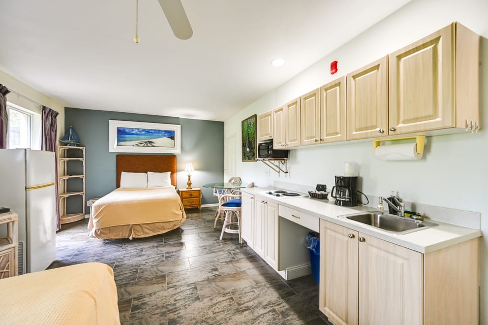 Resort Studio w/ Community Pool in Naples! Apartment in Collier County
