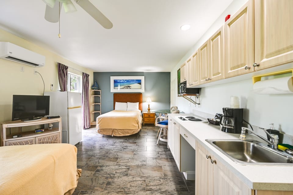 Resort Studio w/ Community Pool in Naples! Apartment in Collier County