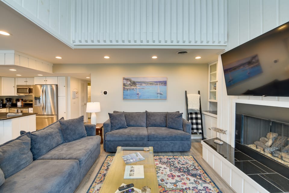 Luxury Lakefront Boyne City Townhome w/ Views! Apartment in Boyne City
