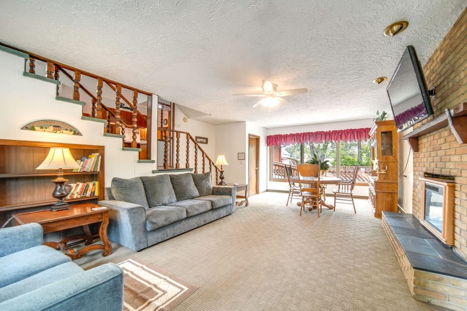 Lake Erie Getaway with Private Pool & Yard! House in Lake Erie