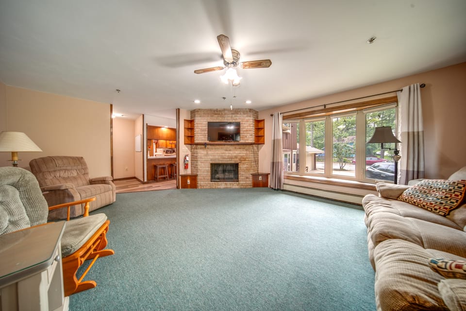 Lake Erie Getaway with Private Pool & Yard! House in Lake Erie