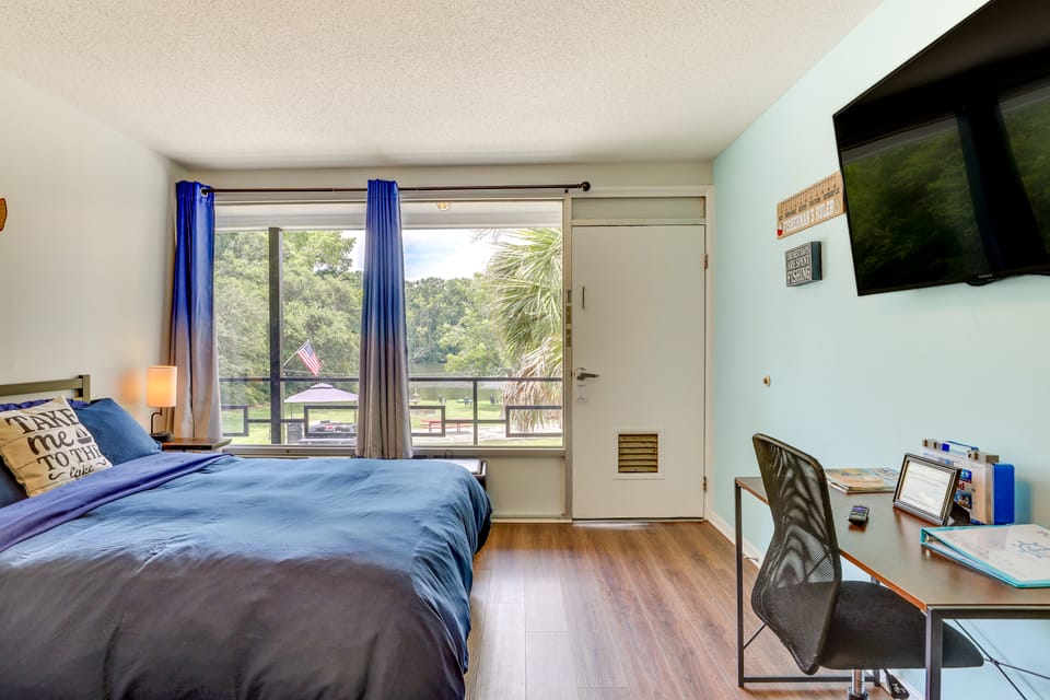 Lake Marion Gem: Communal Outdoor Space w/ Views! Apartment in Lake Marion