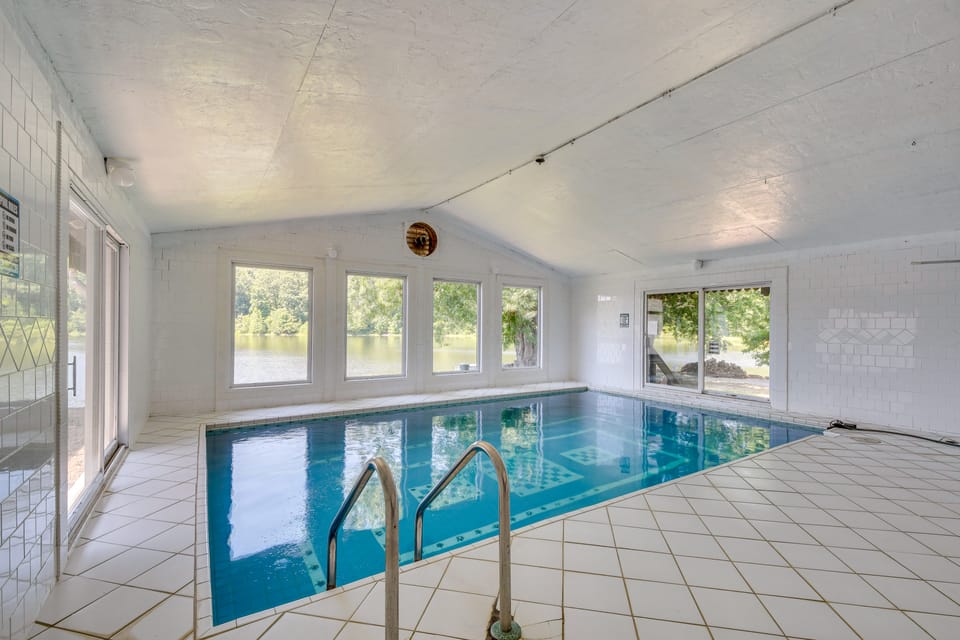 Missouri Castle w/ Private Lake, Pool & 100 Acres! House in Missouri