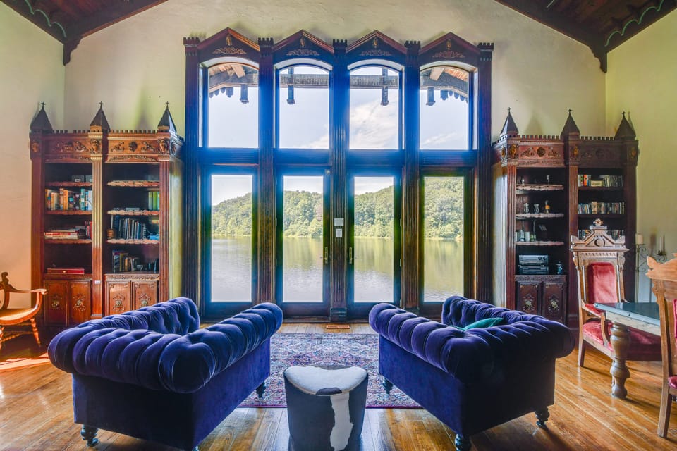 Missouri Castle w/ Private Lake, Pool & 100 Acres! House in Missouri