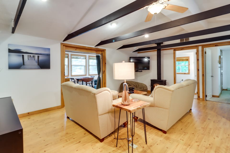 Walk to Beaches: Tree-Lined Pocono Lake Retreat! House in Arrowhead Lake