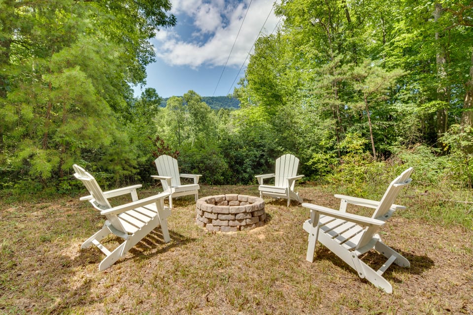 Secluded Mountain Retreat: 30 Mi to Asheville! House in Tennessee