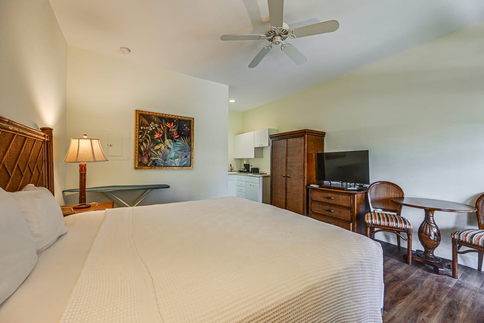 Naples Resort Retreat w/ Pool Access! Apartment in Collier County
