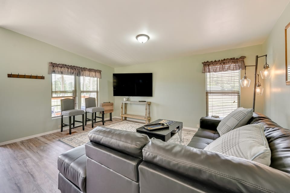 3 Mi to Grand Canyon Railway: Williams Retreat House in Williams