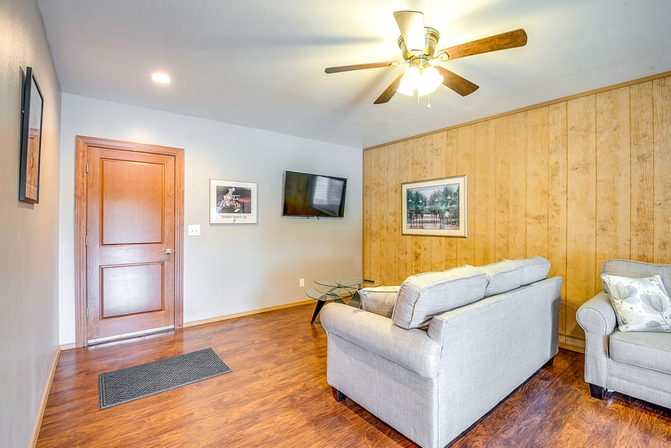 Murphysboro Retreat w/ Deck Near Kinkaid Lake! Apartment in Kentucky