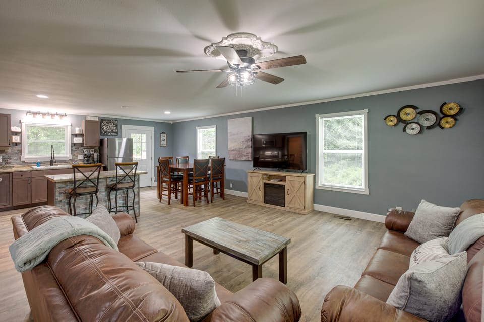 Close to Nickajack Lake! Serene Retreat w/ Hot Tub House in Alabama