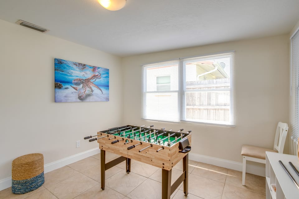 3 Mi to Beach: BBQ-Ready Retreat in Seminole House in Seminole