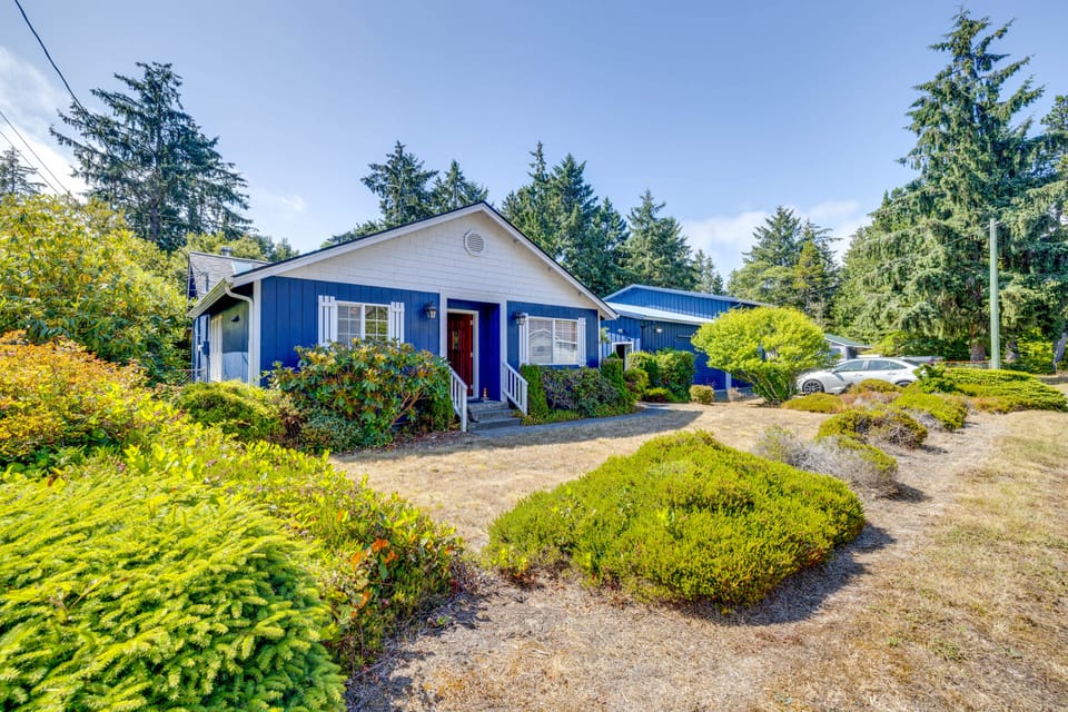 Pet-Friendly Ocean Park Rental w/ Outdoor Fire Pit House in Ocean Park