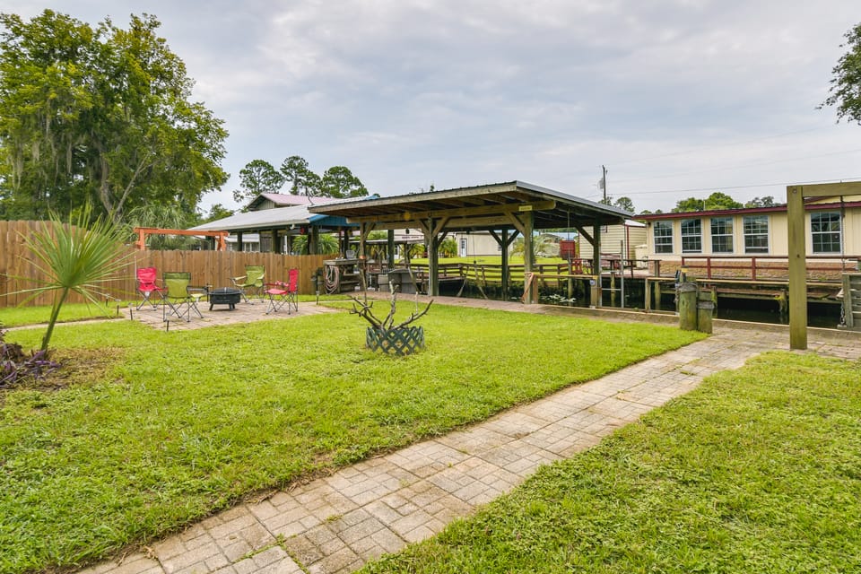 Satsuma Home w/ Fire Pit + Dunns Creek Access! House in Florida