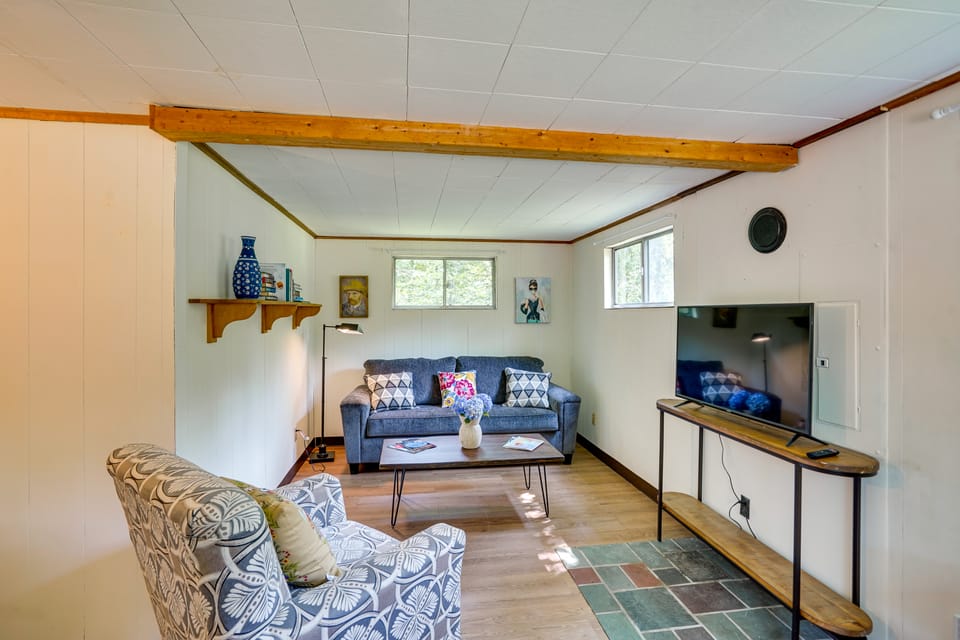Cozy Becket Cottage Minutes from Lake Beaches Cottage in Becket