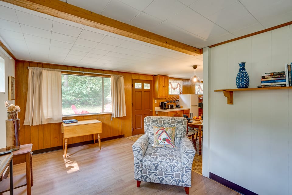 Cozy Becket Cottage Minutes from Lake Beaches Cottage in Becket