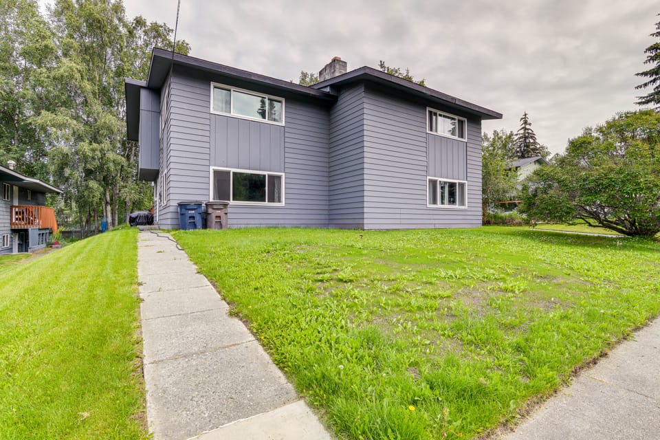 Anchorage Home ~ 7 Mi to Chugach State Park! Apartment in Anchorage