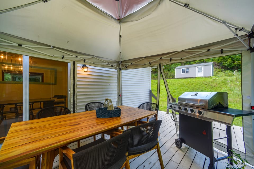 Lakefront West Sand Lake Home w/ Beach Access! House in Hudson Valley