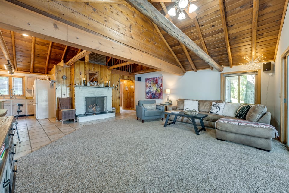 Delton Oasis Retreat w/ Lake Views & Deck! House in Delton