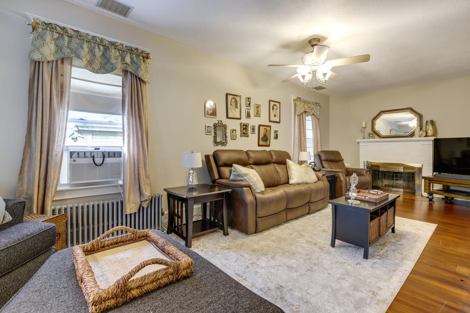 3 Mi to Dtwn Springfield: Winter Retreat w/ Office House in Springfield