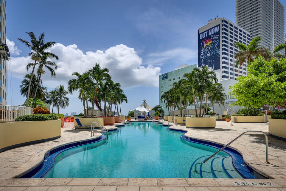 Miami Vacation Rental w/ Balcony, Pool & Hot Tub! Apartment in Miami