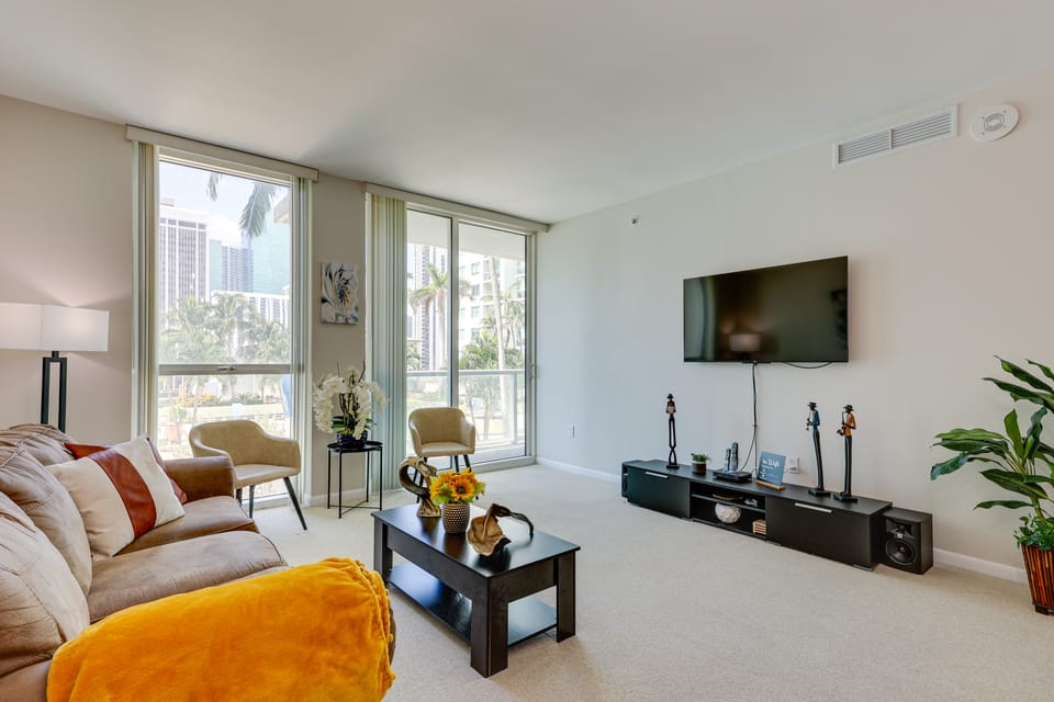Miami Vacation Rental w/ Balcony, Pool & Hot Tub! Apartment in Miami