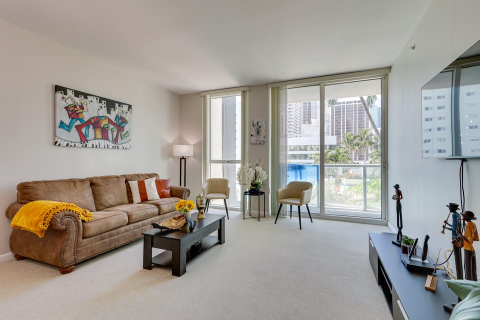 Miami Vacation Rental w/ Balcony, Pool & Hot Tub! Apartment in Miami