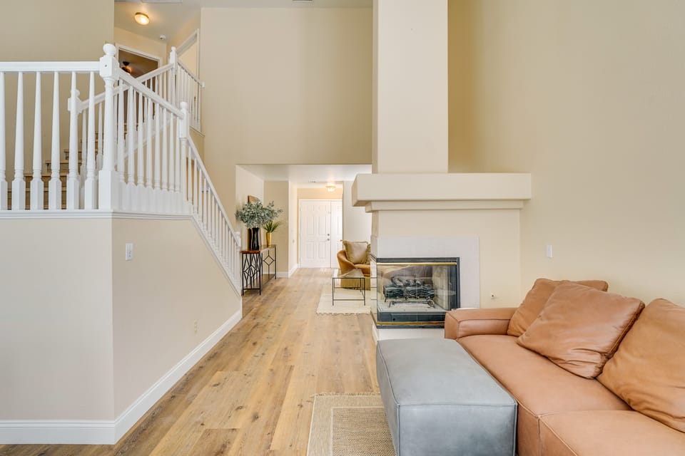 Luxe 3BR Executive Home w/ Pool, Office & Patio House in Summerlin