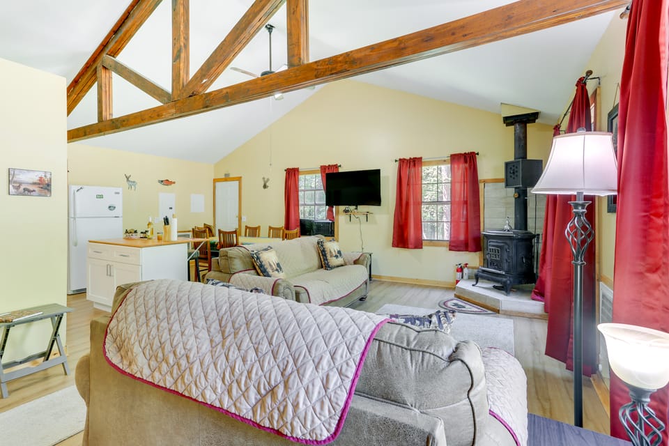 Pools & Ski Access: Lackawaxen Cottage w/ Deck! Cottage in Pennsylvania
