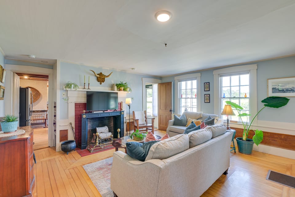 Springvale Farm: Freedom Home with Hiking Trail! House in Maine
