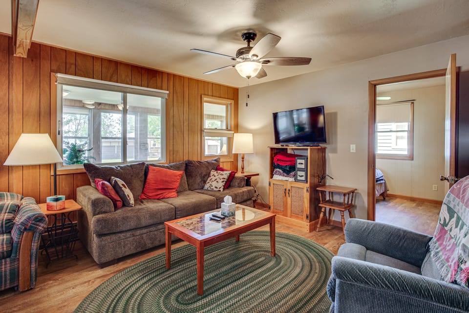 4-Season Anglers Cabin At Shawano Lake w/ Views! House in Wisconsin