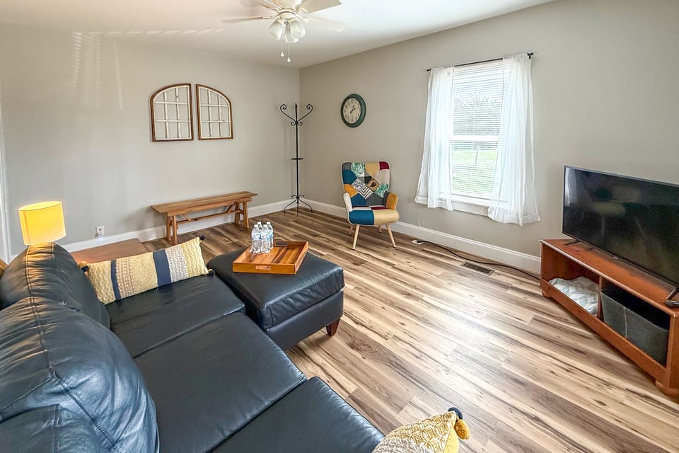 Peaceful Franklin Cottage ~ 1 Mi to Downtown! Cottage in Indiana