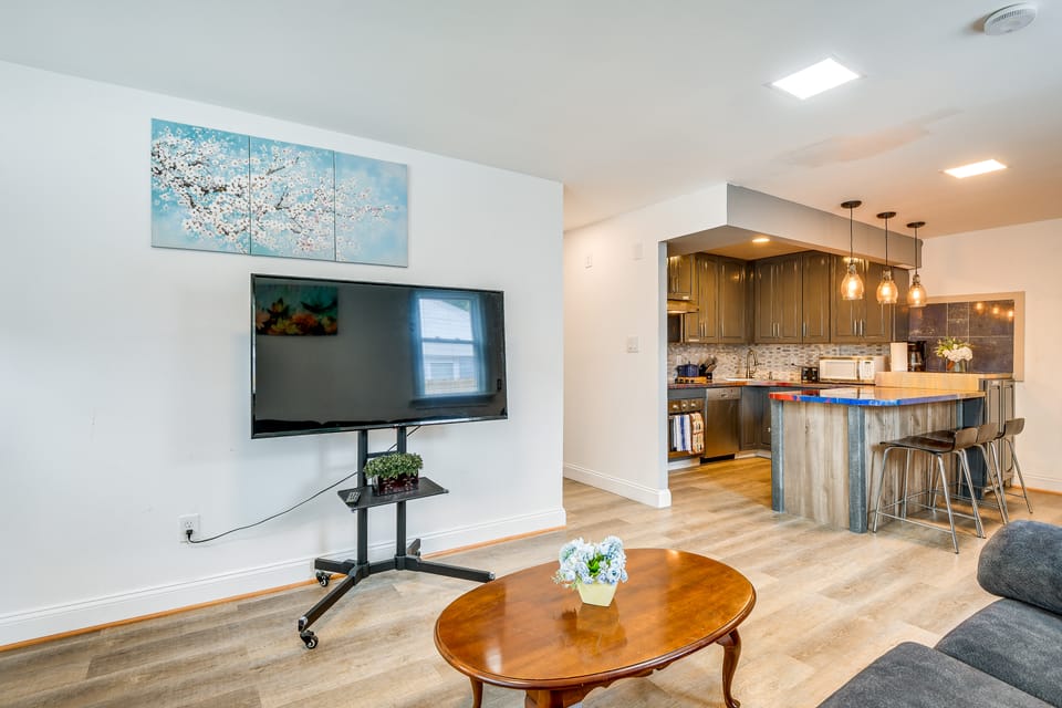 Convenient Glenarden Home - 3 Mi to FedEx Field! House in Glenarden