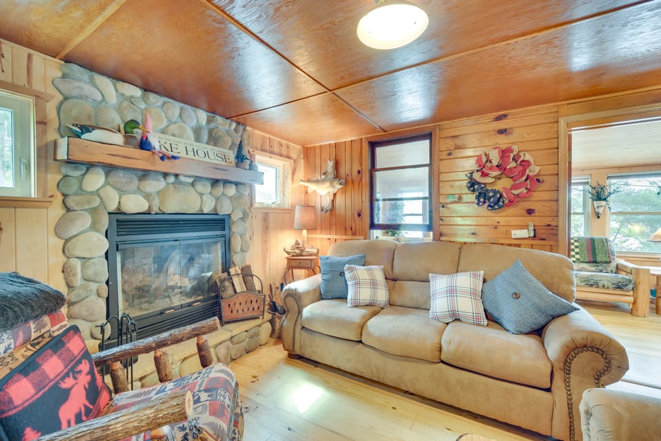 Pet-Friendly Waterfront Minong Cabin with Fire Pit House in Wisconsin
