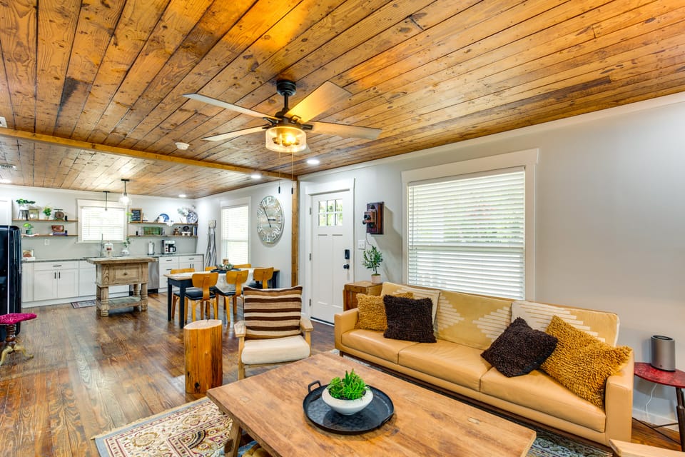 Lindale Vacation Rental w/ Deck & Grill! House in Texas