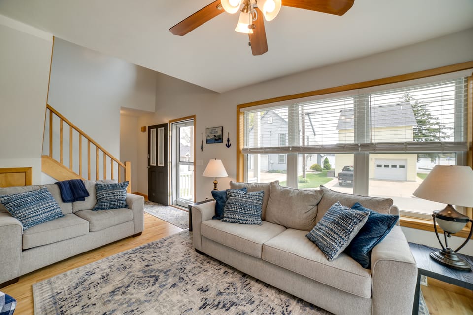 Walk to Beach, Lake Edinboro Views: 'Camp Dickson' Cottage in Edinboro