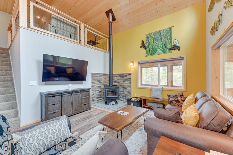 Soldotna Home w/ 2 Living Areas & Spacious Porch House in Alaska