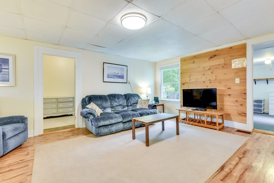 Point Breeze Vacation Rental, Walk to Lake Ontario House in New York