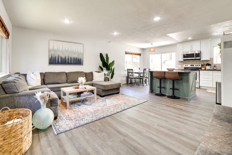 1/2 Mi to Lake Tahoe: Pet-Friendly Cabin House in Al Tahoe