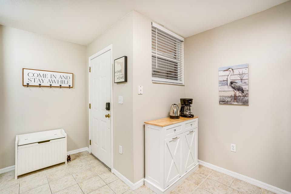Fort Myers Condo: Community Pool + Fitness Center Apartment in Iona