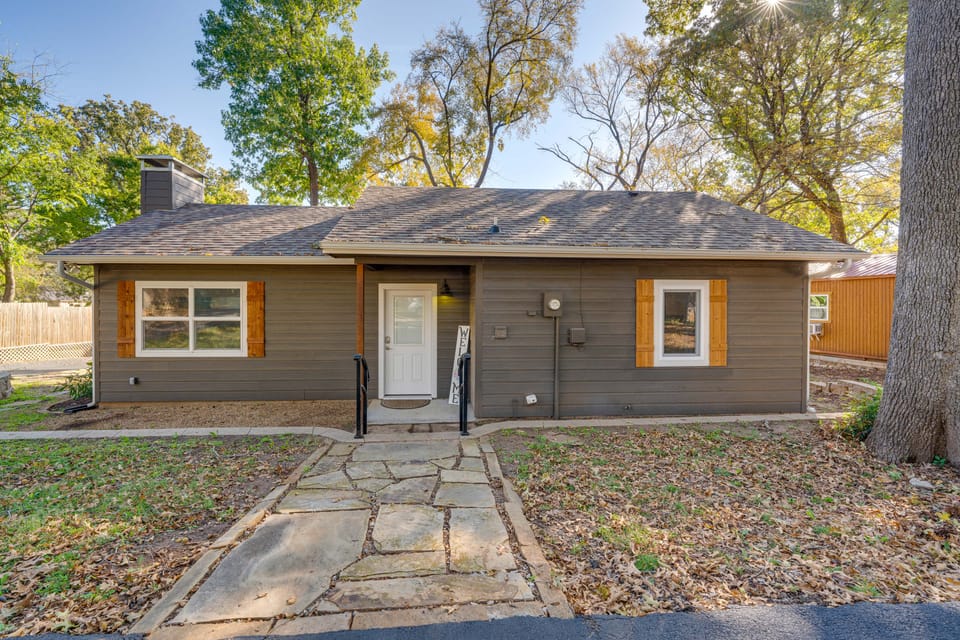 Pottsboro Vacation Rental - Walk to Lake Texoma! House in Lake Texoma