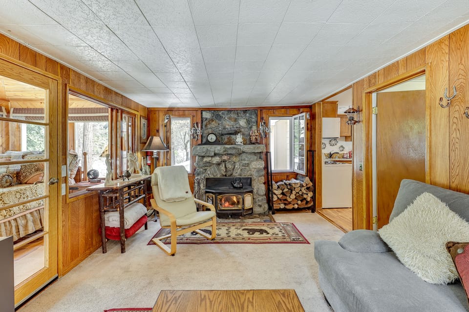 Cozy Forest Falls Rental Cabin Near Hiking Trails! House in Southern California