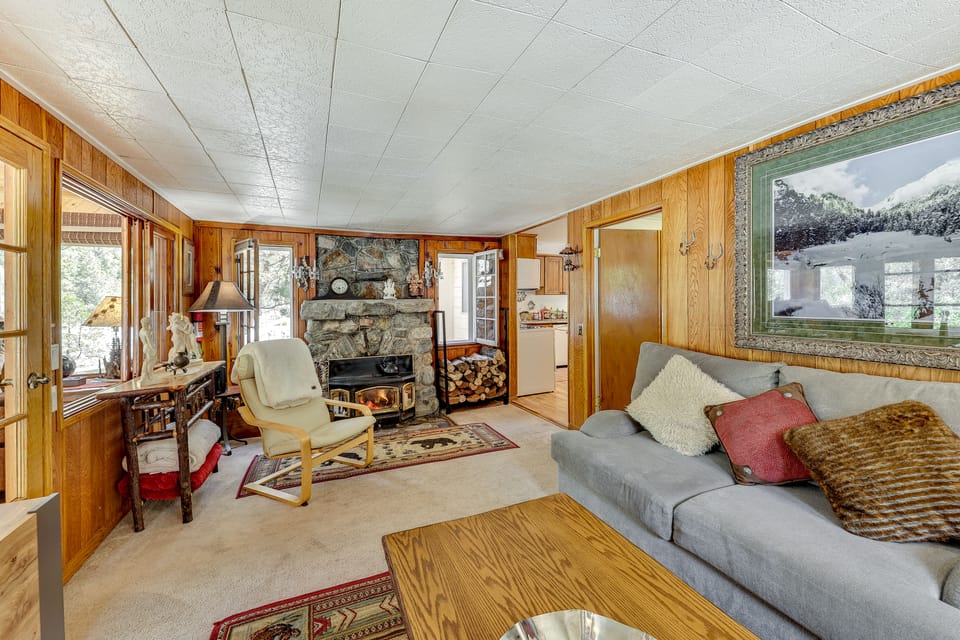Cozy Forest Falls Rental Cabin Near Hiking Trails! House in Southern California