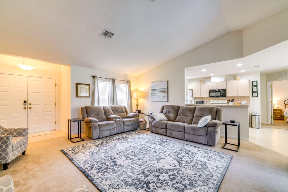 Family-Friendly Spring Hill Vacation Home w/ Lanai House in Spring Hill