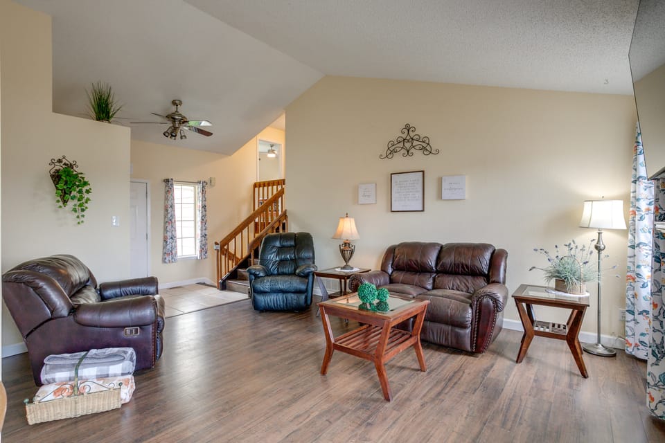 Grill, Fireplace & Fenced-In Yard: Thornton Home! House in Northglenn