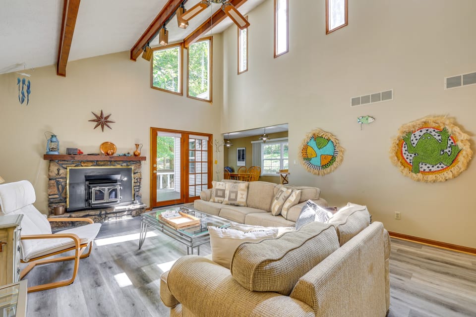 Hot Tub at Mountain-View Ozarks Retreat! House in Carroll County