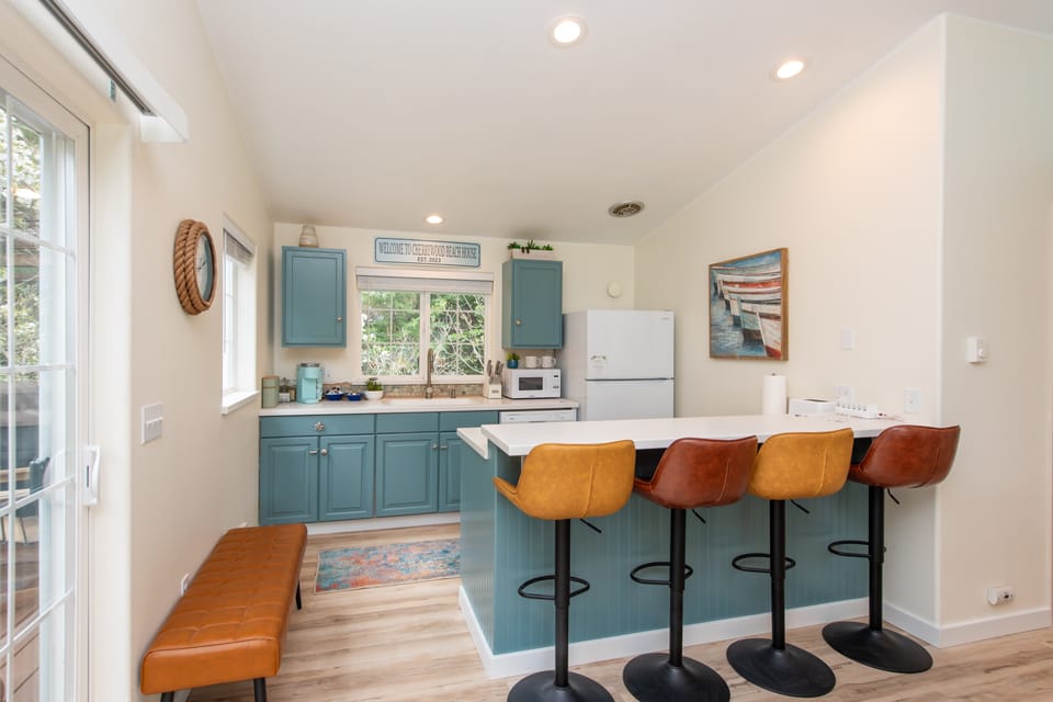 Sequim Escape w/ Gas Grill & Deck, Walk to Beach! Cottage in Washington