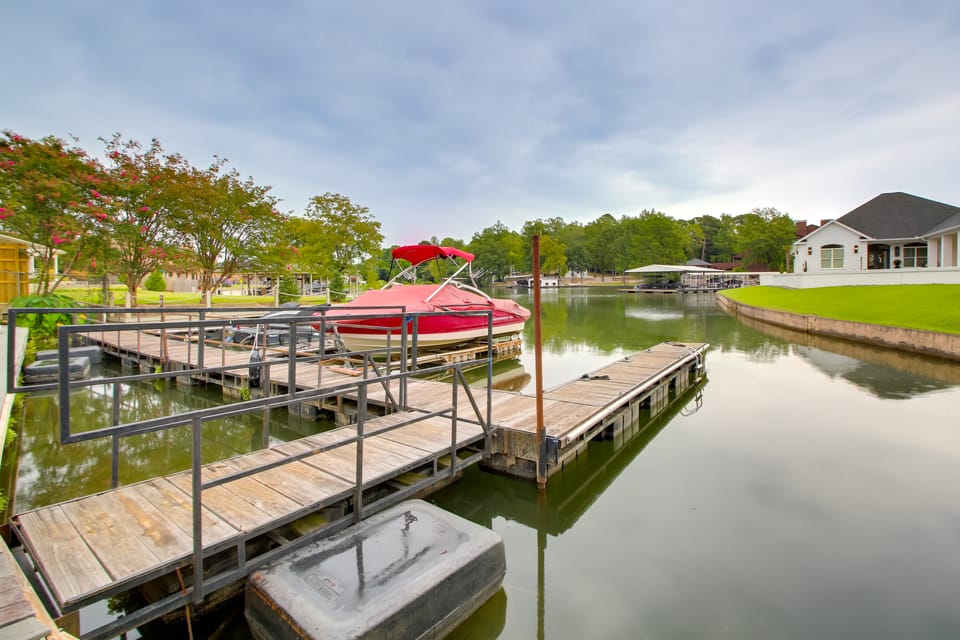 Hot Springs Retreat w/ Fireplace on Lake! Apartment in Hot Springs